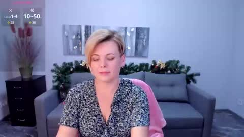 Snapshot of julia_wilsons chatting on 01-04-25, 12:49 Julia online show from 01-04-25, 12:49