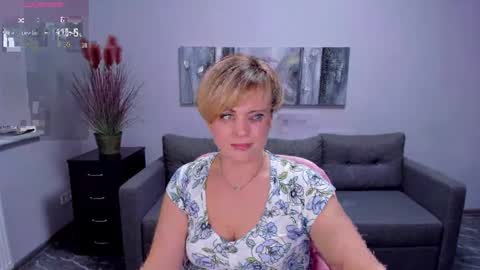 Snapshot of julia_wilsons chatting on 02-28-25, 01:47 Julia online show from 02-28-25, 01:47