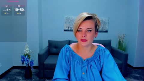 Snapshot of julia_wilsons chatting on 09-19-25, 06:15 Julia online show from 09-19-25, 06:15