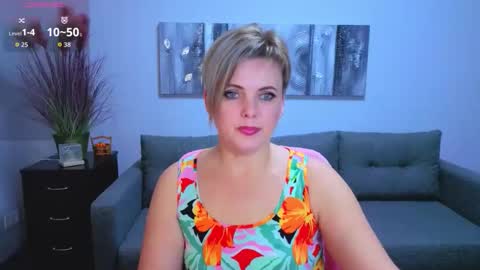 Snapshot of julia_wilsons chatting on 11-22-25, 12:59 Julia online show from 11-22-25, 12:59