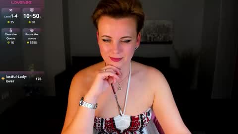 Snapshot of julia_wilsons chatting on 11-28-25, 01:25 Julia online show from 11-28-25, 01:25