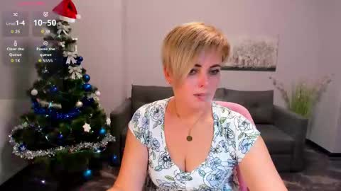 Snapshot of julia_wilsons chatting on 12-15-25, 01:04 Julia online show from 12-15-25, 01:04