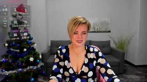 Snapshot of julia_wilsons chatting on 12-17-25, 01:17 Julia online show from 12-17-25, 01:17