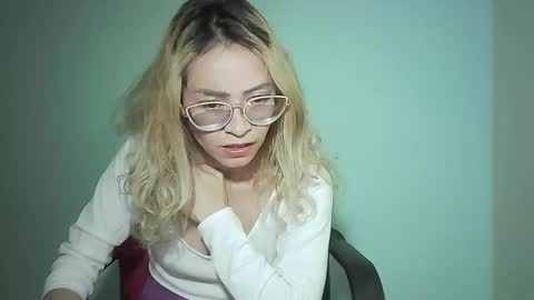 JuliaMack online show from 02-06-25, 12:22