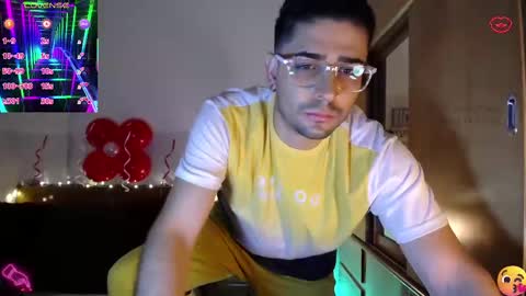 Snapshot of julian1225_ chatting on 02-19-25, 01:51 Julian online show from 02-19-25, 01:51
