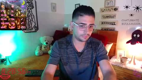 Snapshot of julian1225_ chatting on 10-14-25, 01:28 Julian online show from 10-14-25, 01:28