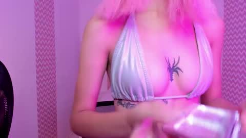 Snapshot of juliana_reynolds chatting on 10-13-25, 12:38 juliana online show from 10-13-25, 12:38