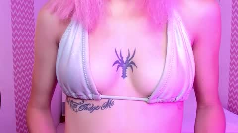 Snapshot of juliana_reynolds chatting on 10-31-25, 01:45 juliana online show from 10-31-25, 01:45