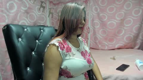 Snapshot of julianasalazar chatting on 01-23-25, 02:55 camila online show from 01-23-25, 02:55