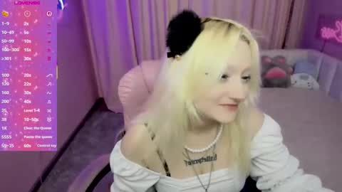 JuliaSharkk online show from 11-15-25, 05:09