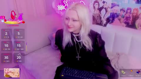 JuliaSharkk online show from 01-09-26, 08:39