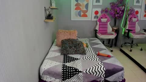 julie coper online show from 12-10-24, 01:43
