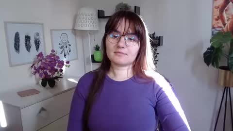 Julie online show from 10-10-25, 12:37