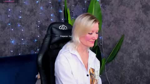 Julie Lucasss online show from 02-05-26, 09:47