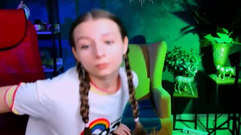 juliedaniel online show from 10-20-25, 09:43