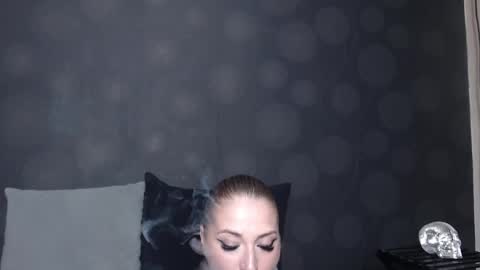 Snapshot of juliediamond chatting on 10-20-25, 11:27 julia online show from 10-20-25, 11:27