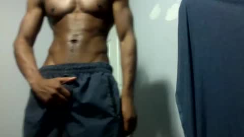 Snapshot of julienlongg chatting on 02-14-25, 06:02 Julien online show from 02-14-25, 06:02