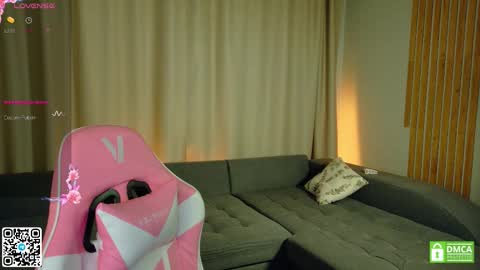 Snapshot of julieqt chatting on 11-12-25, 04:40 julieqt online show from 11-12-25, 04:40