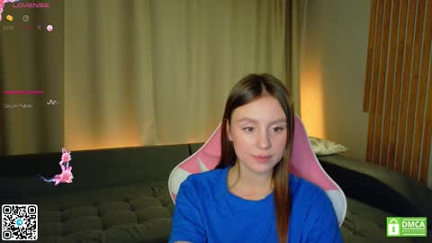 Snapshot of julieqt chatting on 11-24-25, 12:32 julieqt online show from 11-24-25, 12:32