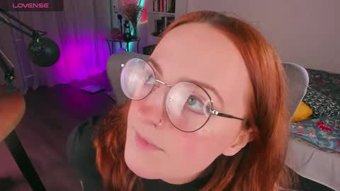 Snapshot of juliet_schoolgirl chatting on 03-10-25, 10:34 Juliet online show from 03-10-25, 10:34