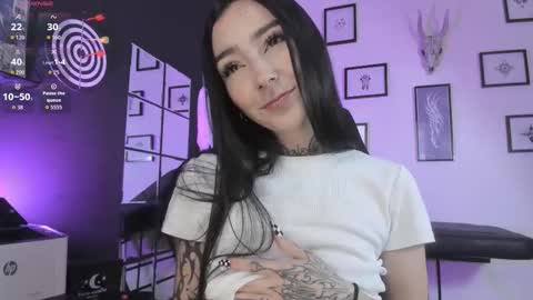 juliet_sourire online show from 11-18-25, 04:22