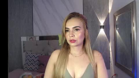 julieta__fox_ online show from 10-19-25, 02:01