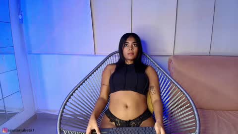 Juli online show from 01-04-25, 10:24