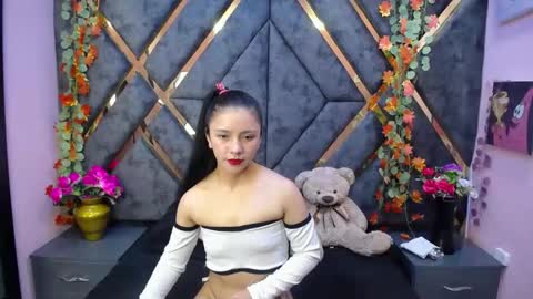 Snapshot of julieta_diamond chatting on 12-13-25, 07:53 Julieta online show from 12-13-25, 07:53