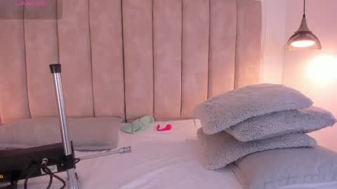 Snapshot of julieta_jane_ chatting on 09-16-25, 04:35 Julieta online show from 09-16-25, 04:35