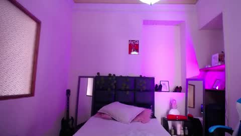 Snapshot of julieta_parker7 chatting on 02-15-26, 04:03 Julieta online show from 02-15-26, 04:03