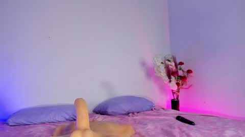 Snapshot of julieta_red2 chatting on 01-31-25, 07:18 Julie independent model online show from 01-31-25, 07:18