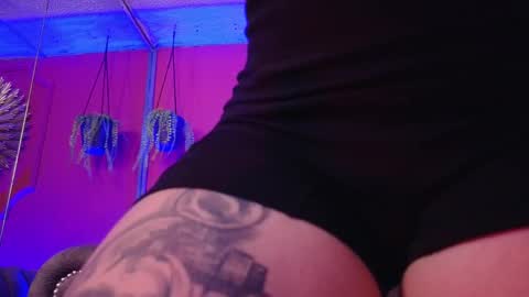 Snapshot of julieta_russell chatting on 02-04-26, 12:00 Julieta online show from 02-04-26, 12:00