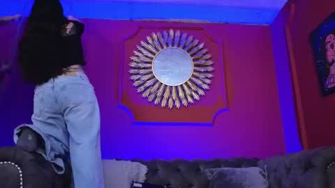 Snapshot of julieta_russell chatting on 02-12-26, 12:00 Julieta online show from 02-12-26, 12:00