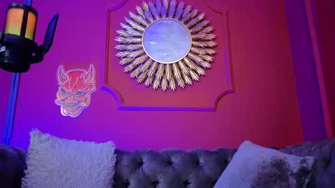 Snapshot of julieta_russell chatting on 02-18-26, 12:12 Julieta online show from 02-18-26, 12:12