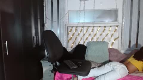 Snapshot of julieta_swet chatting on 09-17-25, 03:41 JULIETA online show from 09-17-25, 03:41