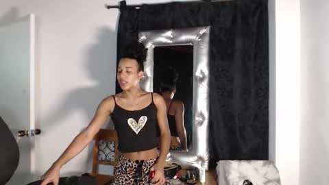 Snapshot of julieta_swet chatting on 10-23-25, 07:29 JULIETA online show from 10-23-25, 07:29