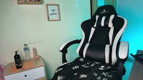 juli online show from 11-17-25, 01:17