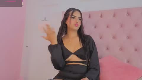 Snapshot of julietaa_miller chatting on 10-19-25, 11:33 Julieta online show from 10-19-25, 11:33