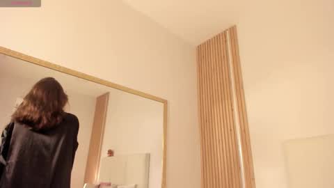 Juliana online show from 10-25-25, 07:52