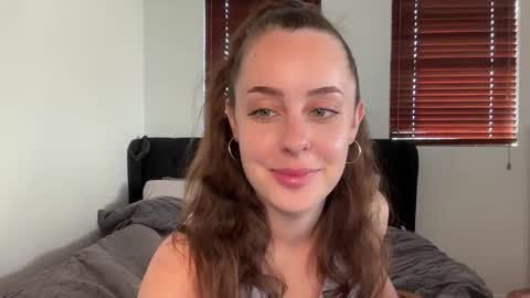 Snapshot of julietmills chatting on 10-15-25, 08:20 Juliet online show from 10-15-25, 08:20