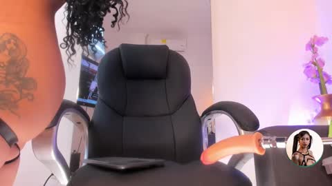 Snapshot of juliett_adams_ chatting on 10-18-25, 01:08 Juliett online show from 10-18-25, 01:08