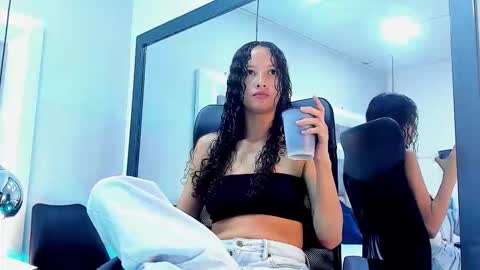 Hi guys It is a pleasure to have you here I am Julieta  online show from 09-24-25, 12:08