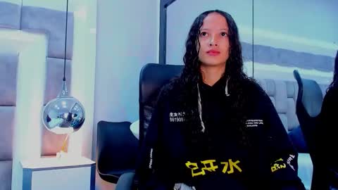 Hi guys It is a pleasure to have you here I am Julieta  online show from 09-28-25, 12:21