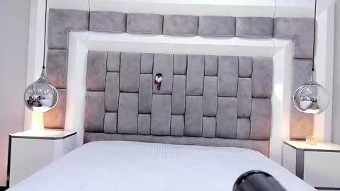 Hi guys It is a pleasure to have you here I am Julieta  online show from 11-26-25, 12:06