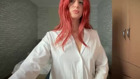 Snapshot of julietterosie chatting on 12-15-24, 10:18 Rose online show from 12-15-24, 10:18
