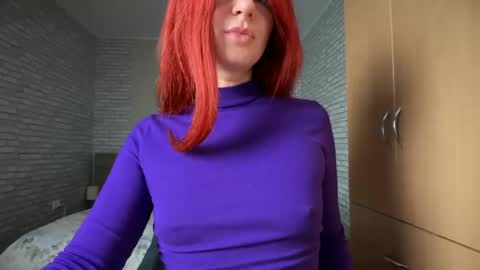 Snapshot of julietterosie chatting on 12-16-24, 07:32 Rose online show from 12-16-24, 07:32