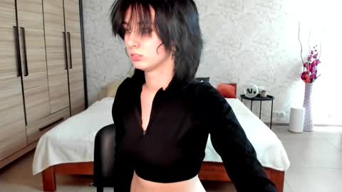 Snapshot of julissweet chatting on 01-19-25, 10:28 Asmodeus online show from 01-19-25, 10:28