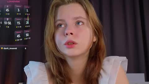 Julie online show from 11-07-25, 04:07