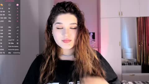 Snapshot of july_slowdive chatting on 02-02-25, 11:30 Julie online show from 02-02-25, 11:30