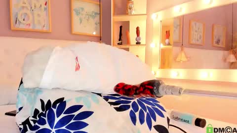  Juliana  online show from 10-16-25, 08:54